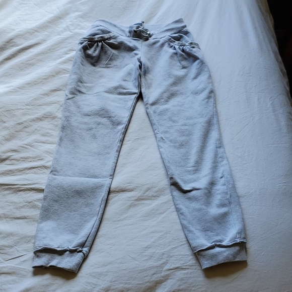 Selling it because my daughter grew out of it - Picture 4 of 5